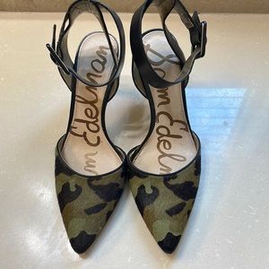 Sam Edelman black and green camouflage pump